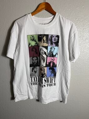 Official Taylor Swift ERAS TOUR 2023 Merch Concert Size Medium White Tshirt